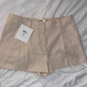 NEW with tags!! Diane von Furstenberg Naples Short in Ecru size 8